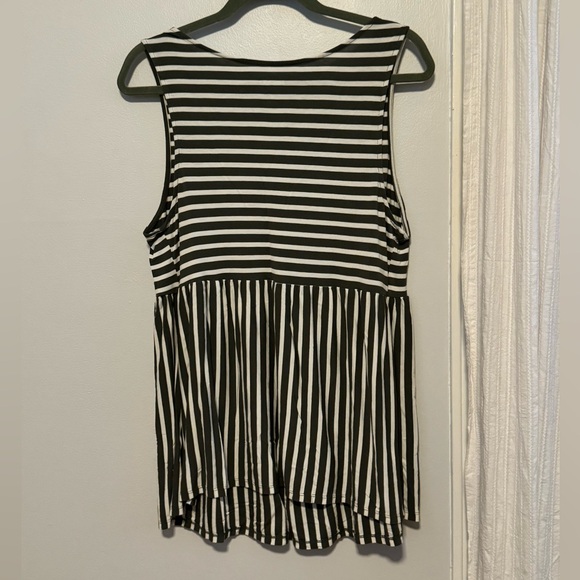 Isabel Maternity Sleeveless Tee- Large - Picture 2 of 4